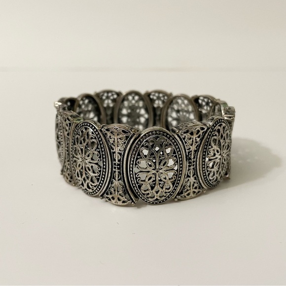 Vintage Silver Tone Filigree Stretch Bracelet - Picture 5 of 13